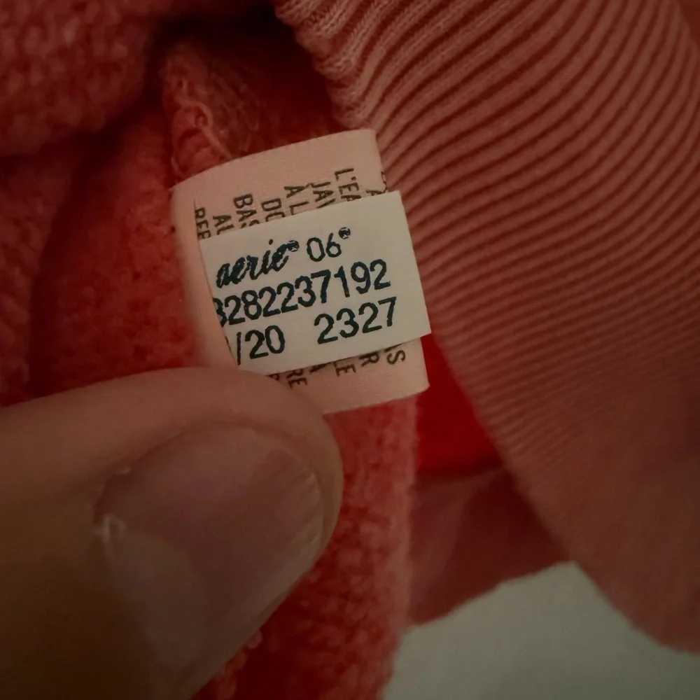 Aerie Women’s Coral vintage crewneck sweatshirt. Size S
